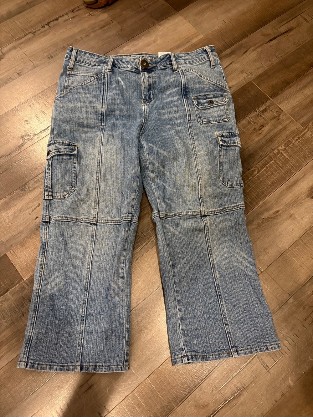 Light Wash Carpenter Cargo denim capris